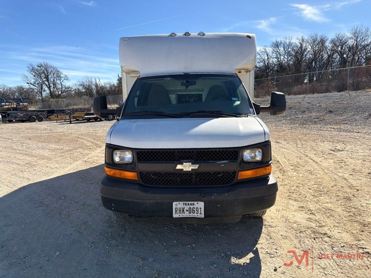 2013-chevrolet-3500-image-8