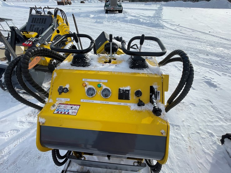 #156-•-landhero-mini-skid-steer-loader-(mosinee,-wi)-image-7