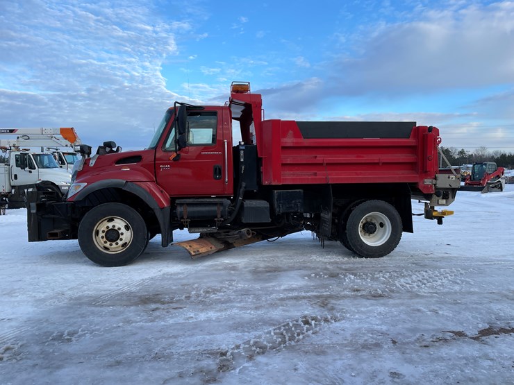 2007-international-7400-image-2