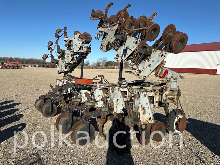 2616---hiniker-12-row-cultivator/-nitrous-applicator-image-3