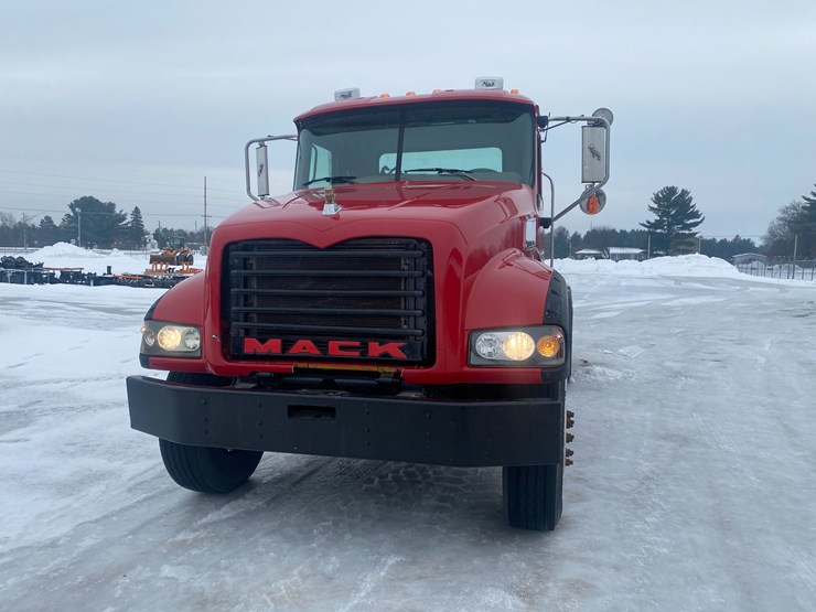 #302-•-2009-mack-gu713-semi-tractor-(has-wi-title)-(mosinee,-wi)-image-2
