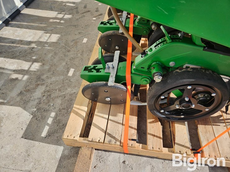 john-deere-max-emerge-plus-row-units-w/precision-planting-v-drives-image-18