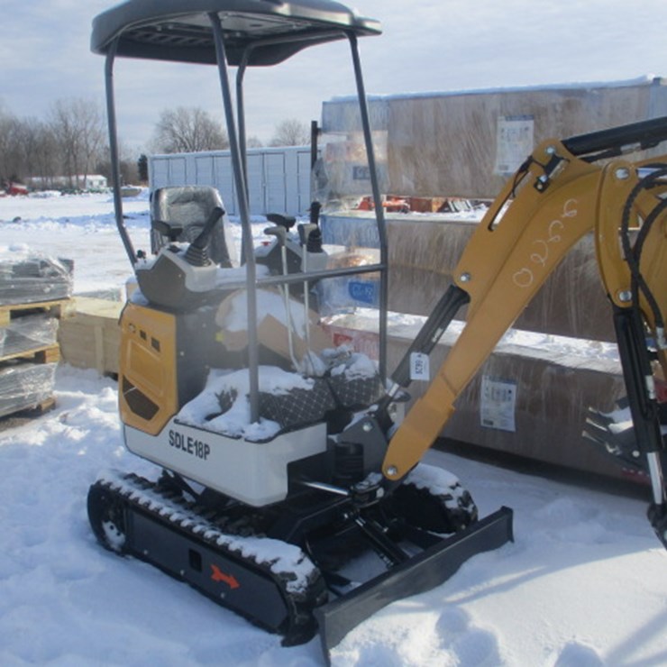 #6620 • IRE18P Mini Excavator Gas IRE18P Engine type: RATO 420 Bucket capacity:0.03m3 Gradeability:15% Maximum Power:8.5KW Maximum speed:3600rpm Fuel form: Gasoline Maximum digging height: 2560mm Maximum unloading height :1800mm Overall machine size: 22