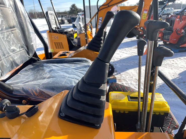 #132-•-miva-va13-mini-excavator-(mosinee,-wi)-image-20