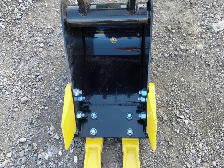 #52-•-mini-excavator-20cm-toothed-bucket-image-2