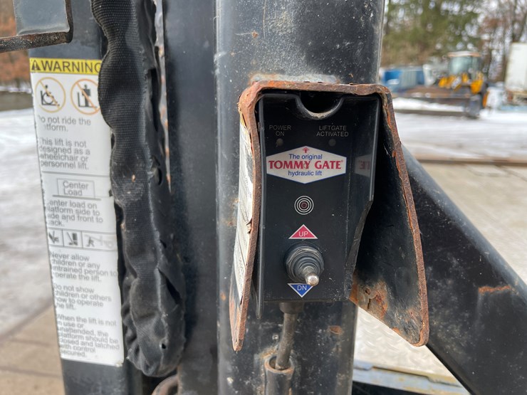 #350-•-12'-aluminum-flatbed-with-tommy-lift-gate-(custer,wi)-image-10