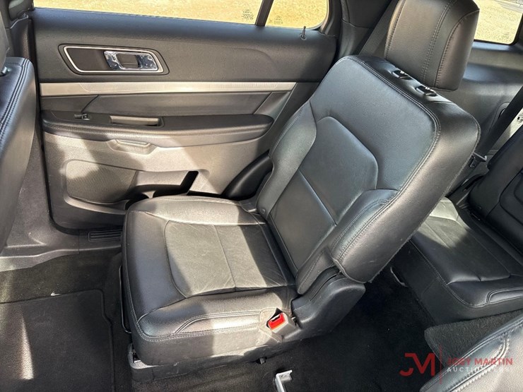 2017-ford-explorer-xlt-image-19