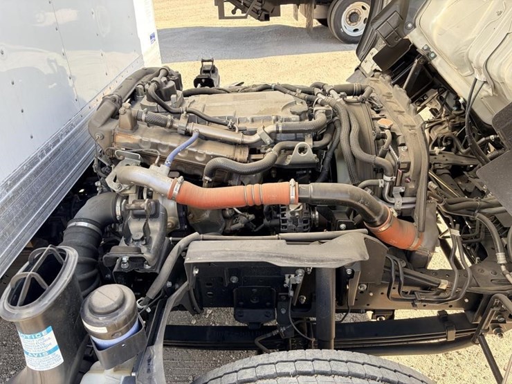 2023-isuzu-nrr-image-13