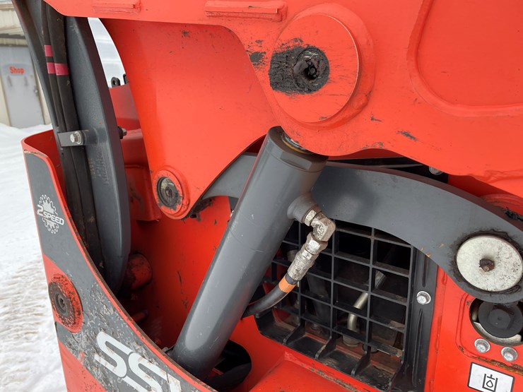 2022-kubota-ssv65-image-29