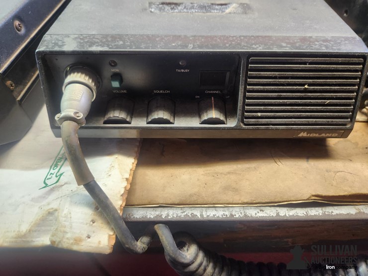 assorted-business-band-radios-image-20