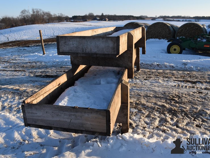 wooden-feed-bunks-image-2