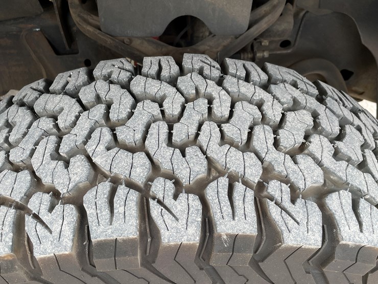 2011-chevrolet-silverado-2500hd-lt-image-14