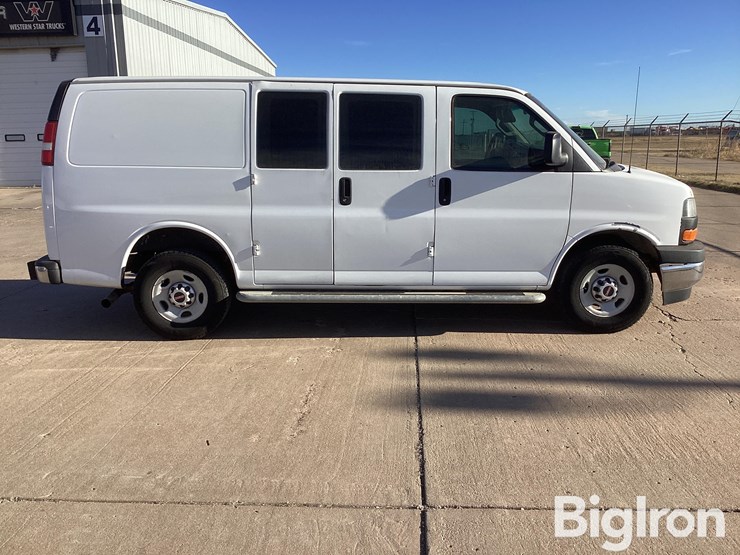 2017-gmc-2500-image-4