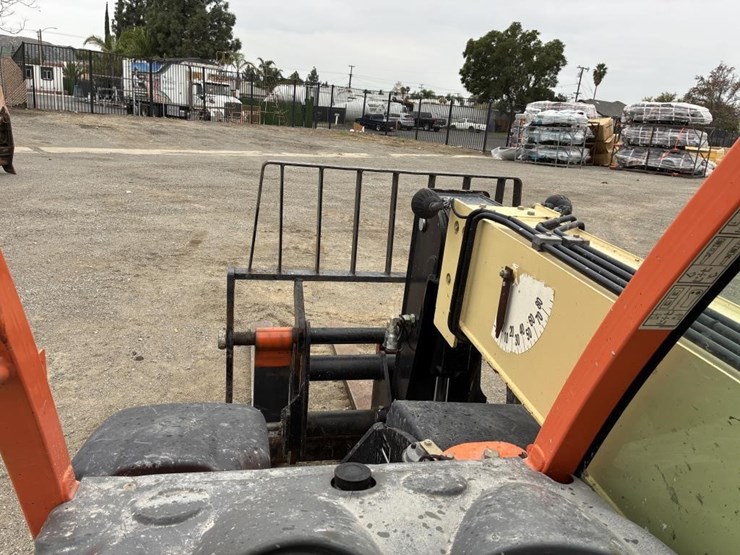 2015-jlg-g5-18a-image-17