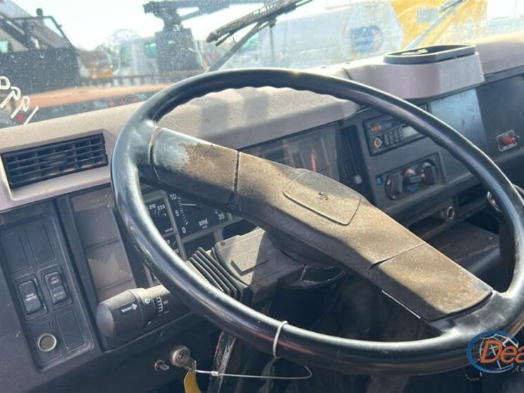 1998-international-4700-image-13