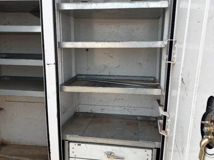 2016-ford-f550-xl-image-28