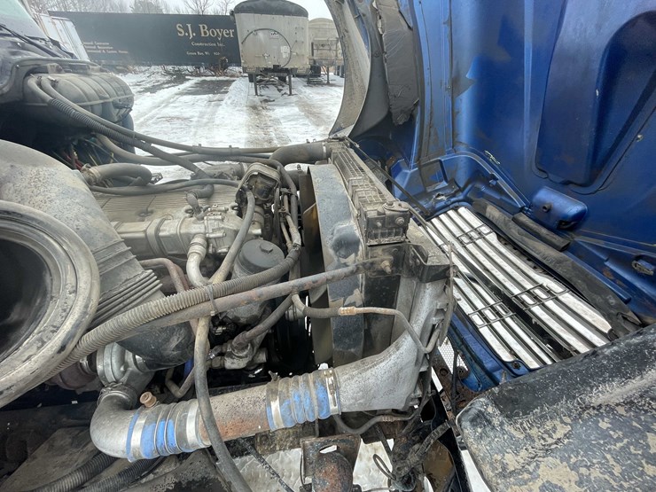 #308-•-2005-freightliner-columbia-semi-tractor-(has-wi-title)-(denmark,-wi)-image-69