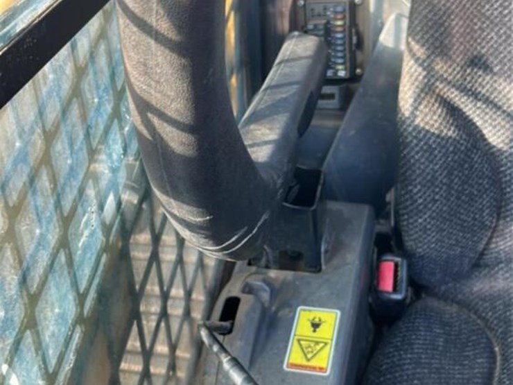 2017-caterpillar-277d-image-16