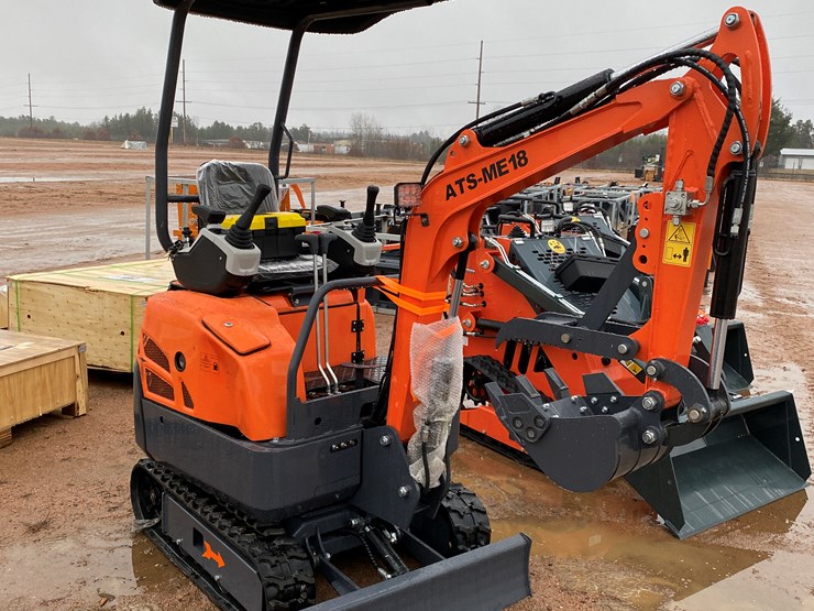 #138-•-land-hero-me18-mini-excavator-(mosinee,-wi)-image-2