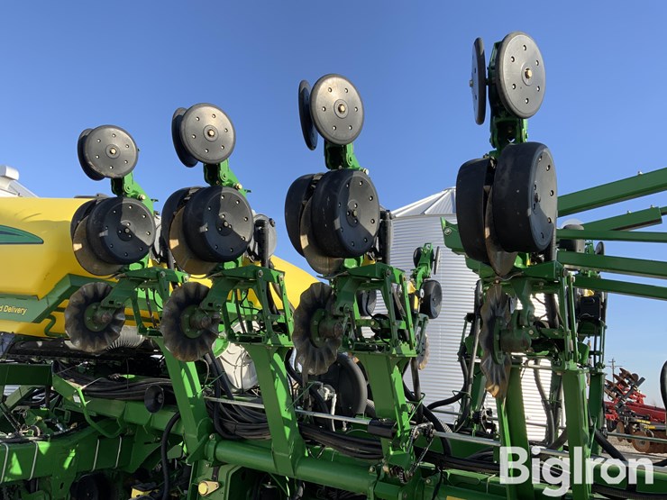 2010-john-deere-1790-ccs-image-17