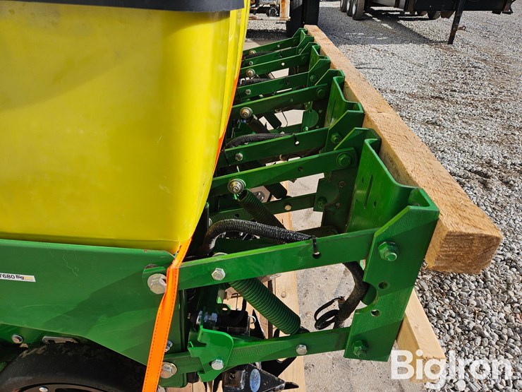 john-deere-max-emerge-plus-row-units-w/precision-planting-v-drives-image-16