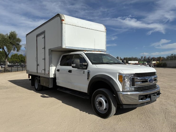 2017-ford-f550-xlt-image-2