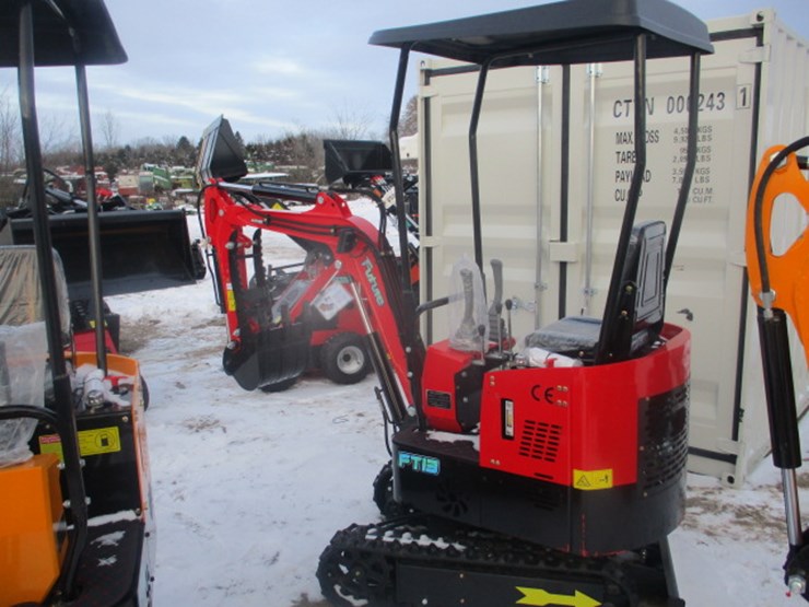 #6596-•-future-ft13-mini-excavator-gasoline-engine,-rubber-track,16in-digging-bucket,-hydraulic-plumbing,-bulldozer-blade,-manual-thumb-image-4