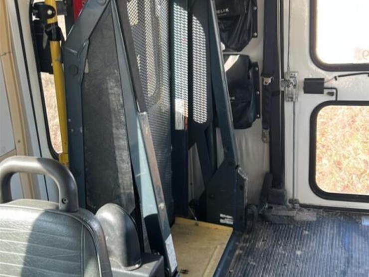 2005-ford-e350-image-20