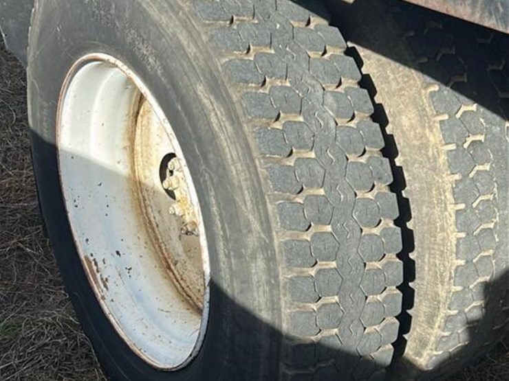 1998-international-4700-image-8