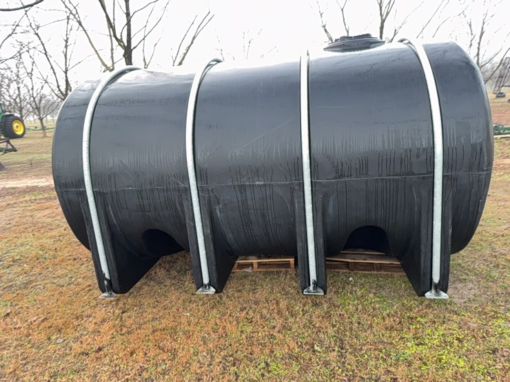 3235-gallon-black-poly-tank-with-straps---brand-new!!!-never-had-anything-in-it-and-has-been-inside-the-shed-since-bought-image-7