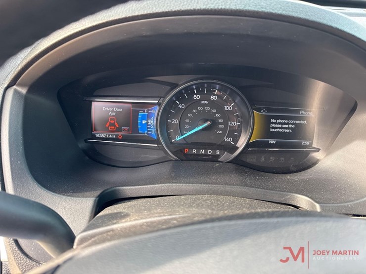 2017-ford-explorer-xlt-image-32