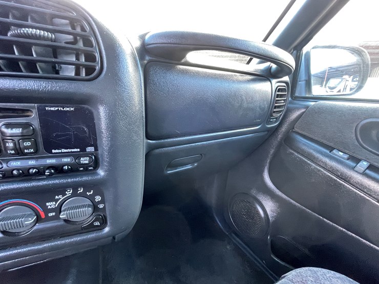 2002-chevrolet-s10-image-40