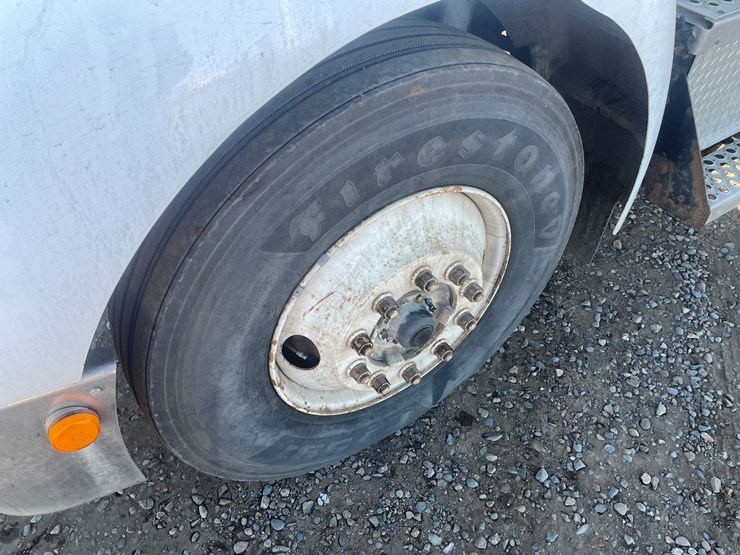 2006-kenworth-t300-image-9