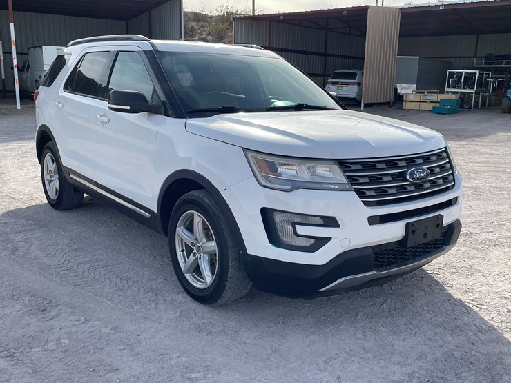 2017-ford-explorer-image-3