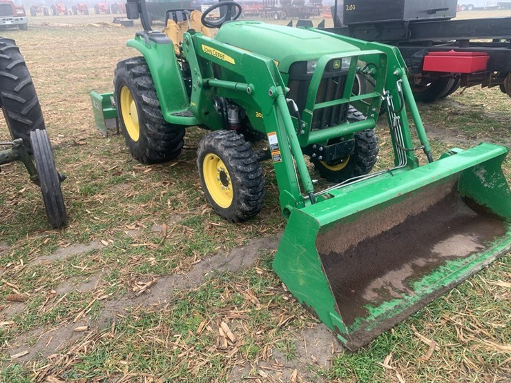 john-deere-3032e-image-4