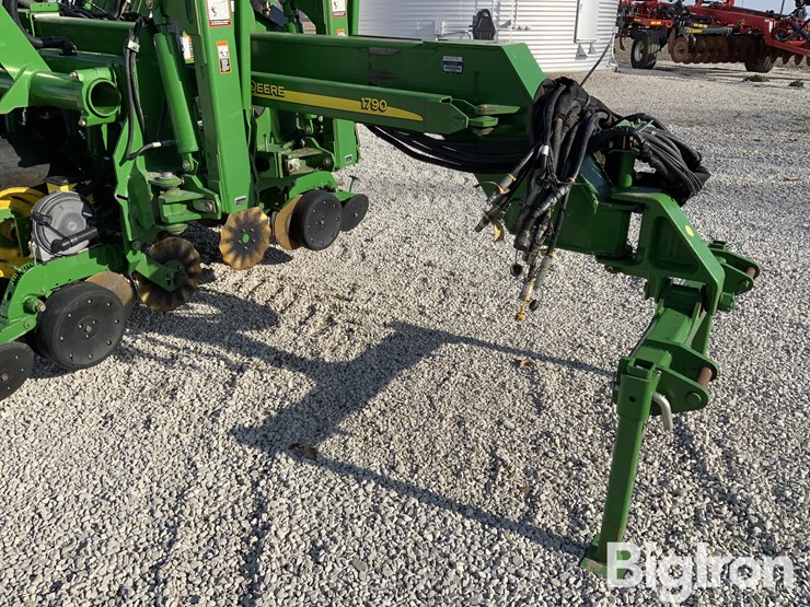 2010-john-deere-1790-ccs-image-11