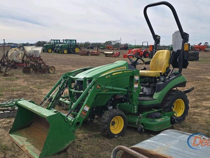 2017-john-deere-1025-image-1