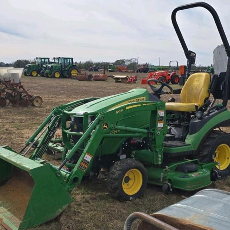 2017 JOHN DEERE 1025
