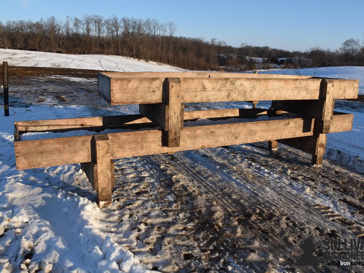 wooden-feed-bunks-image-1