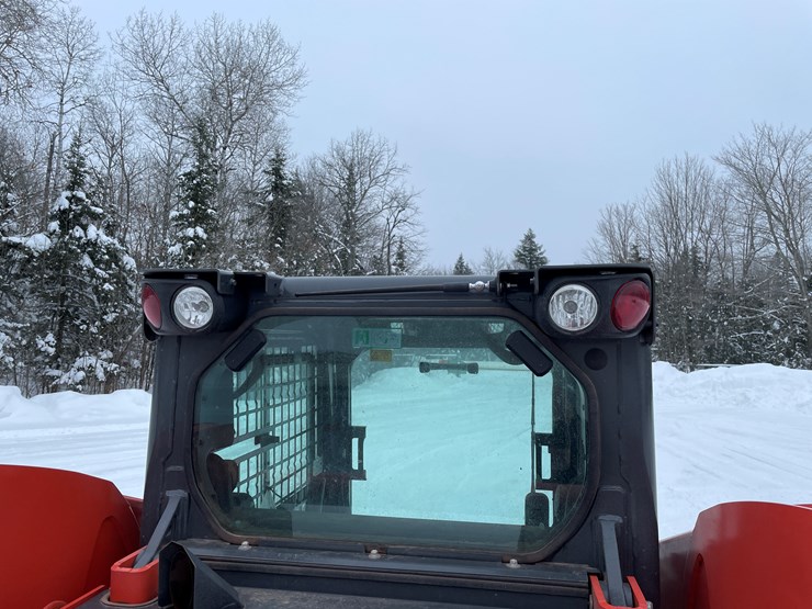 2022-kubota-ssv65-image-25