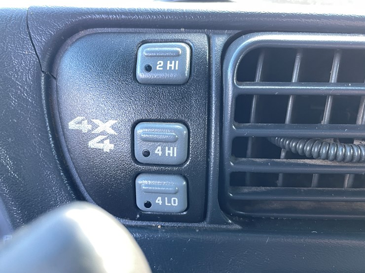 2002-chevrolet-s10-image-49