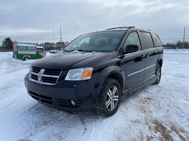 2010-dodge-grand-caravan-image-1