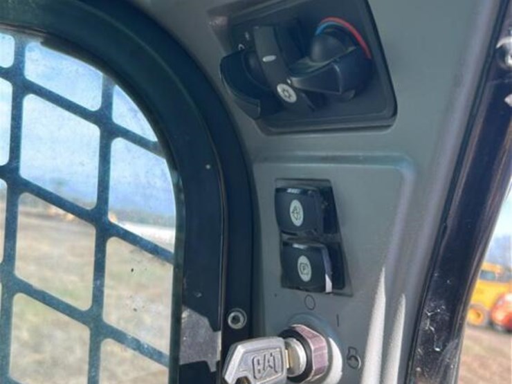 2017-caterpillar-277d-image-14