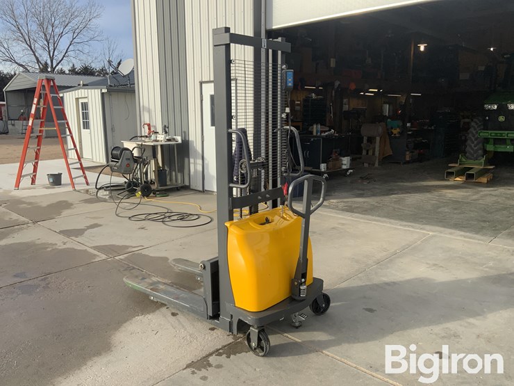 2200lb-electric-pallet-mover-image-7