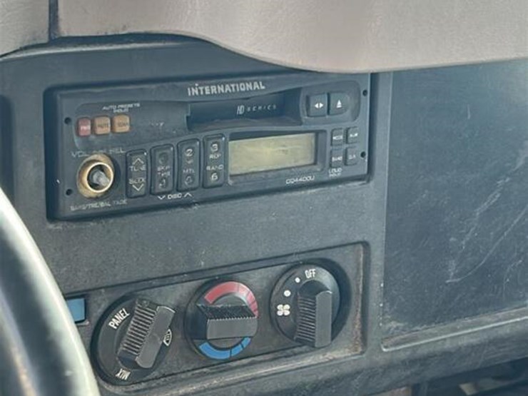 1998-international-4700-image-16