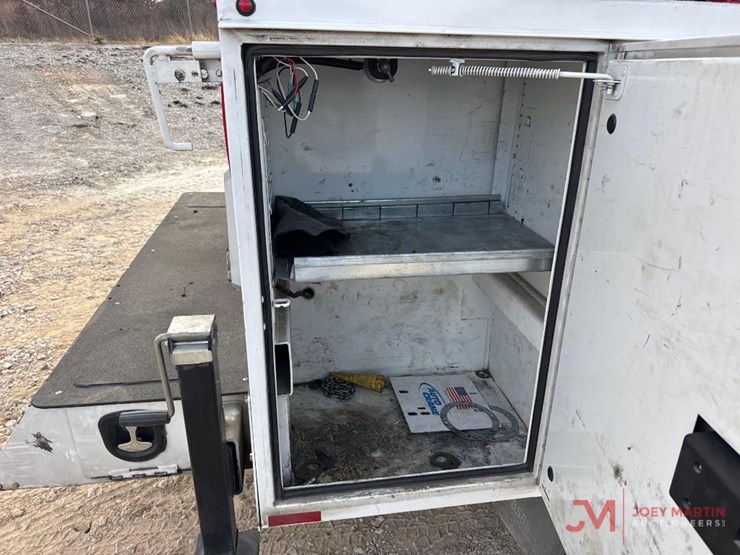 2016-chevrolet-silverado-3500-image-18