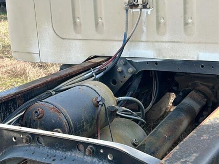 1997-international-4900-image-11