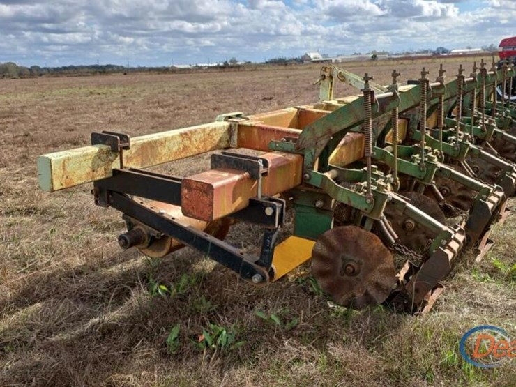 kmc-strip-till-w/-cover-crop-roller-image-6