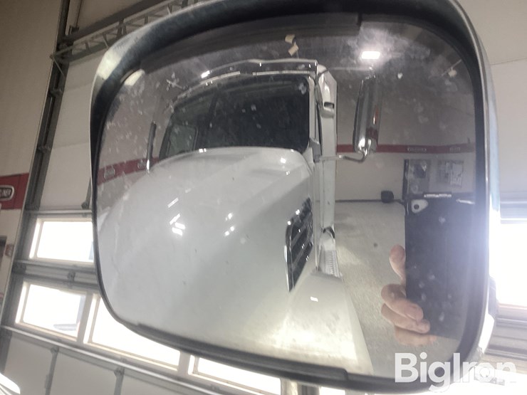 2022-western-star-5700xe-image-13