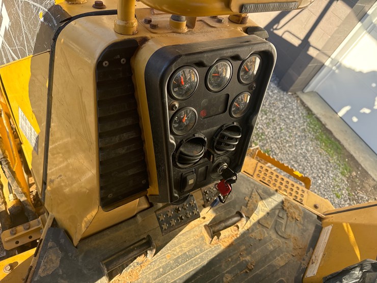 caterpillar-d3g-xl-image-7